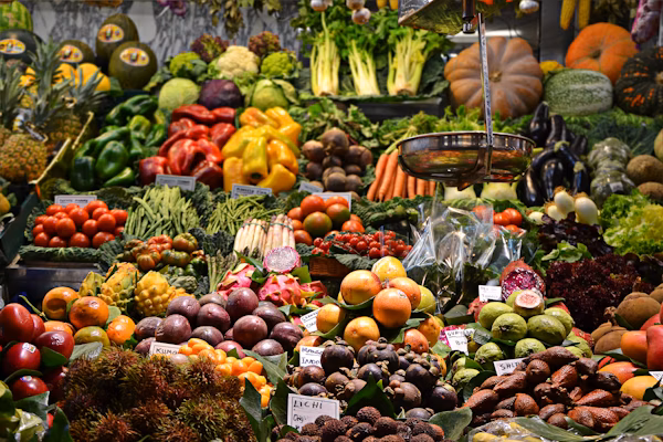 Consumers at farmers market